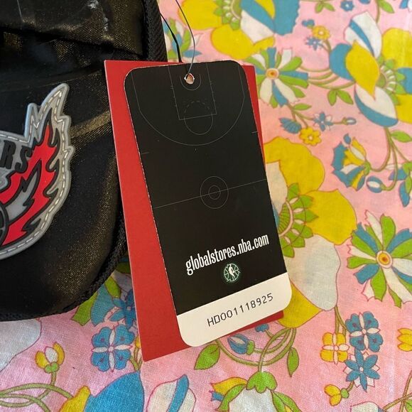 Mitchell & Ness Hardwood Classics Portland Trail Blazers Fanny Pack NWT - Picture 5 of 15